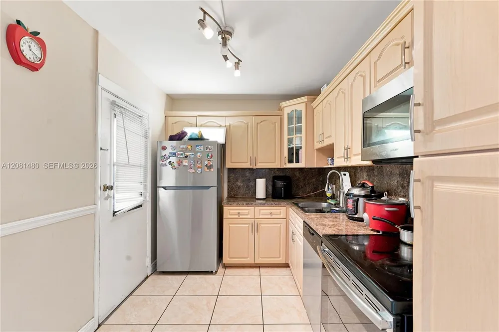 3475 Country Club Dr #615 Aventura, FL 33180