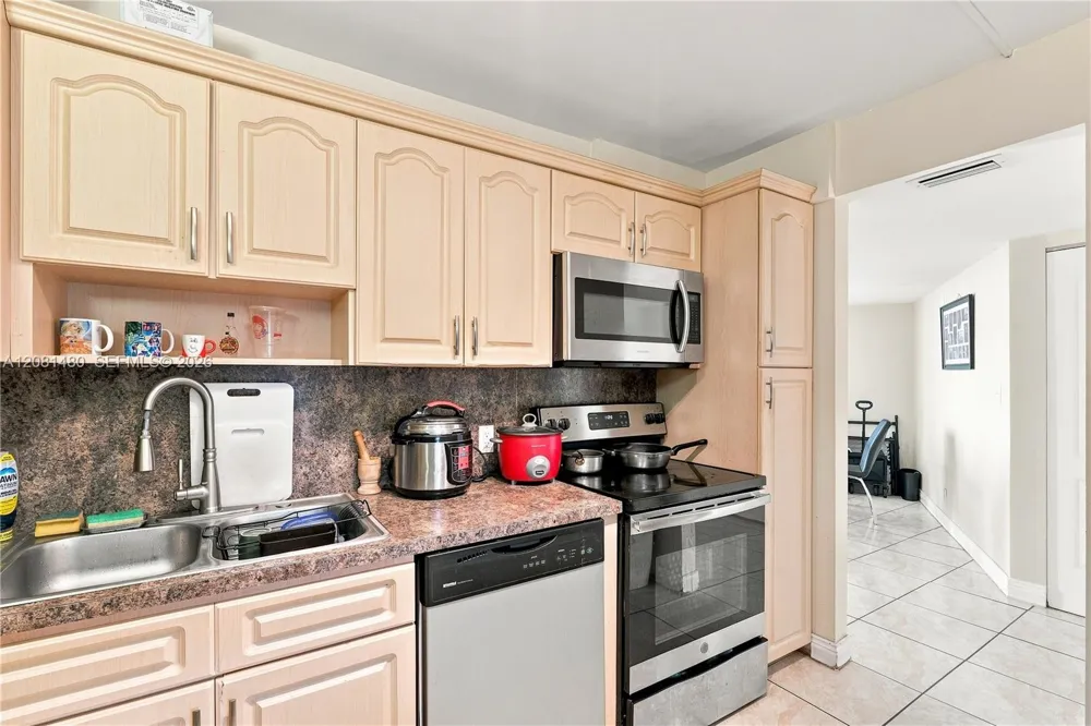 3475 Country Club Dr #615 Aventura, FL 33180