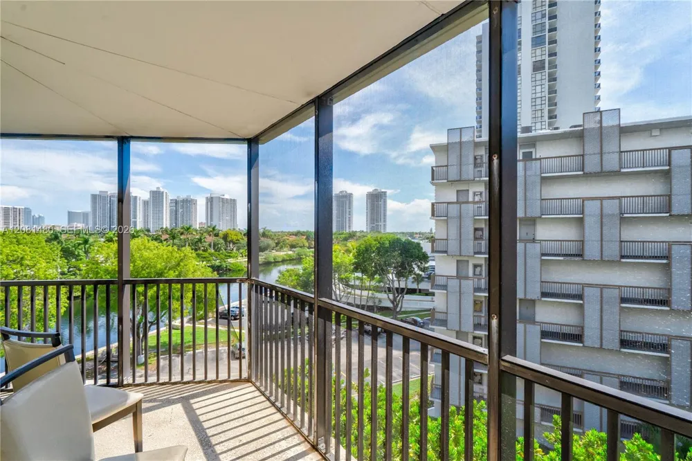 3475 Country Club Dr #615 Aventura, FL 33180