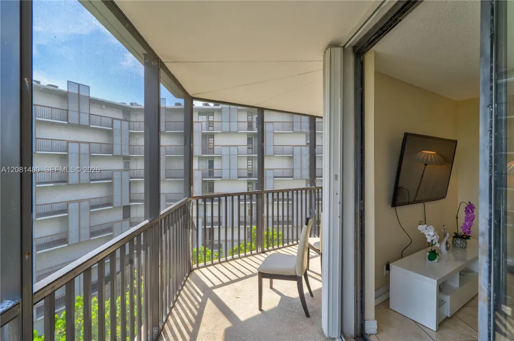 3475 Country Club Dr #615 Aventura, FL 33180