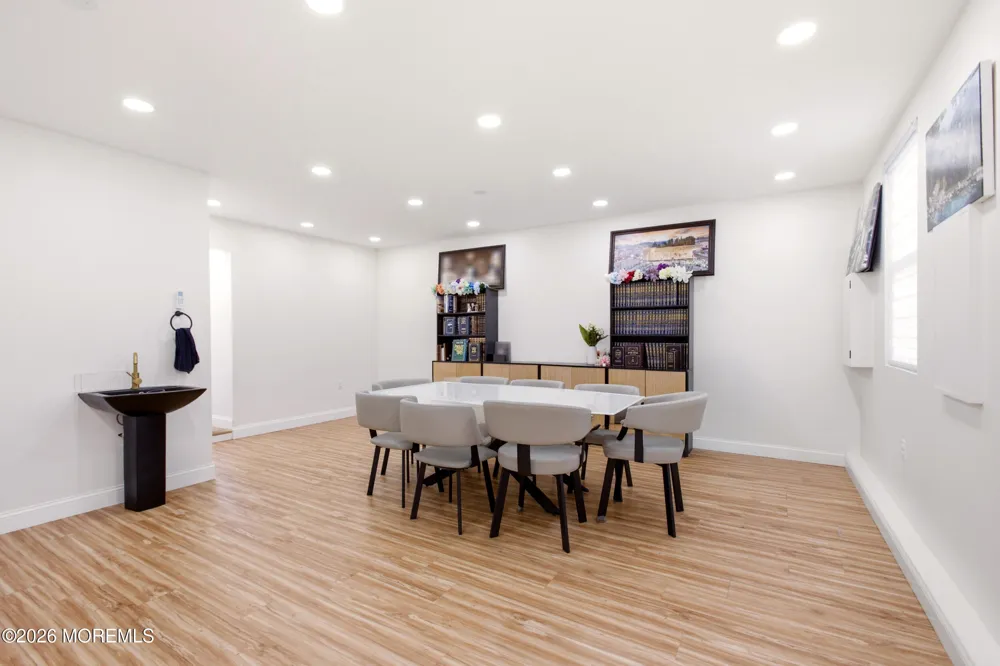 6 Stonecress Court Jackson, NJ 08527