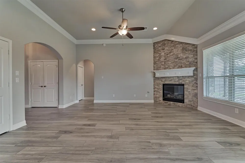 180 Racetrack Lane Montgomery, TX 77356