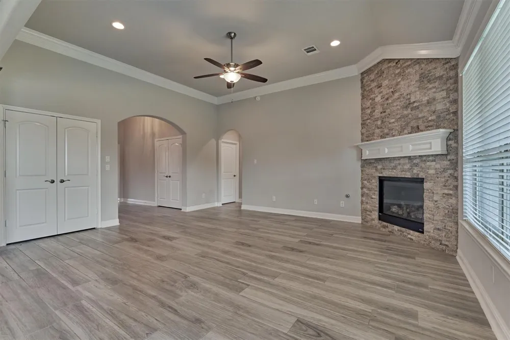 180 Racetrack Lane Montgomery, TX 77356