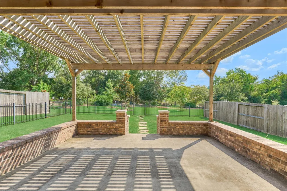 180 Racetrack Lane Montgomery, TX 77356