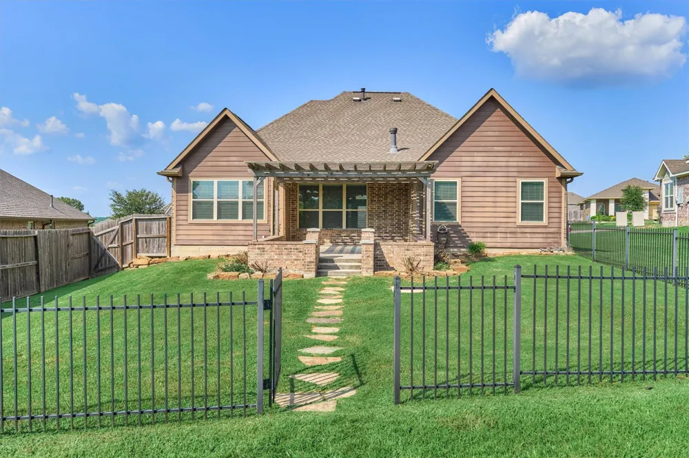 180 Racetrack Lane Montgomery, TX 77356