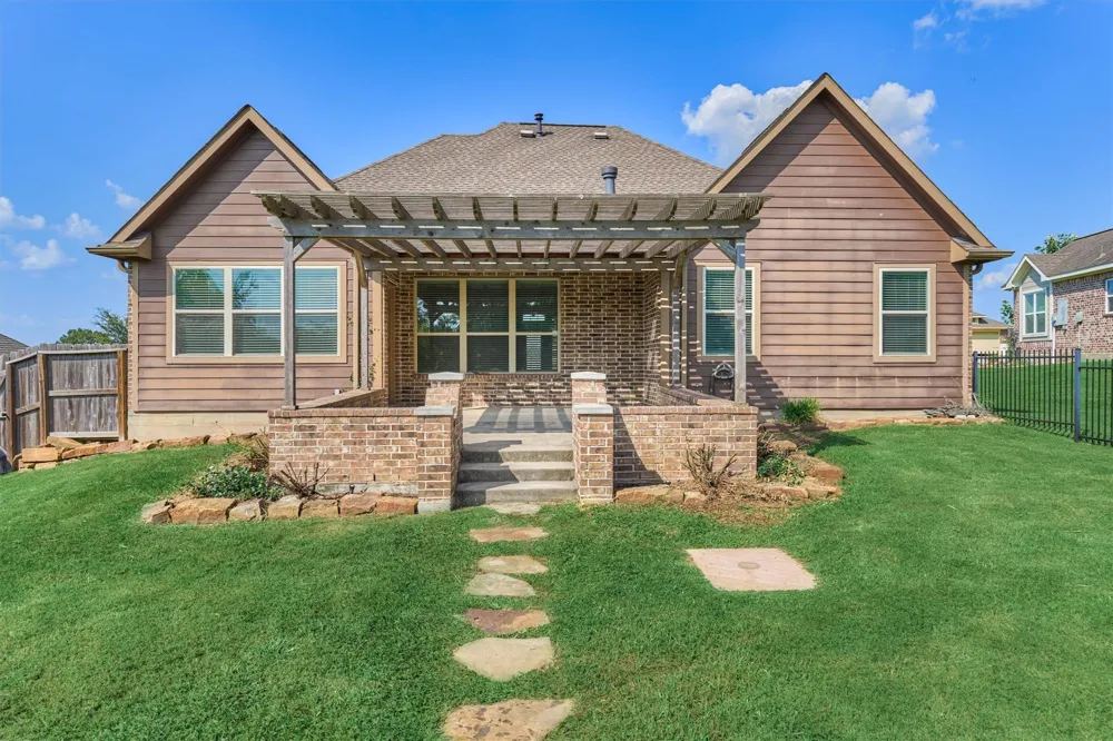 180 Racetrack Lane Montgomery, TX 77356