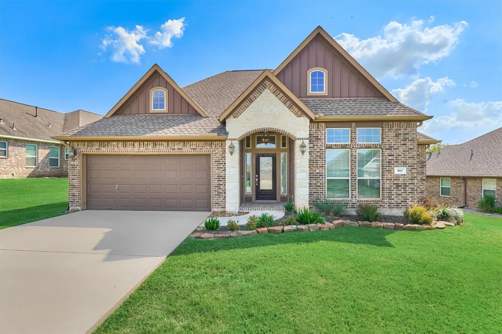 180 Racetrack Lane Montgomery, TX 77356