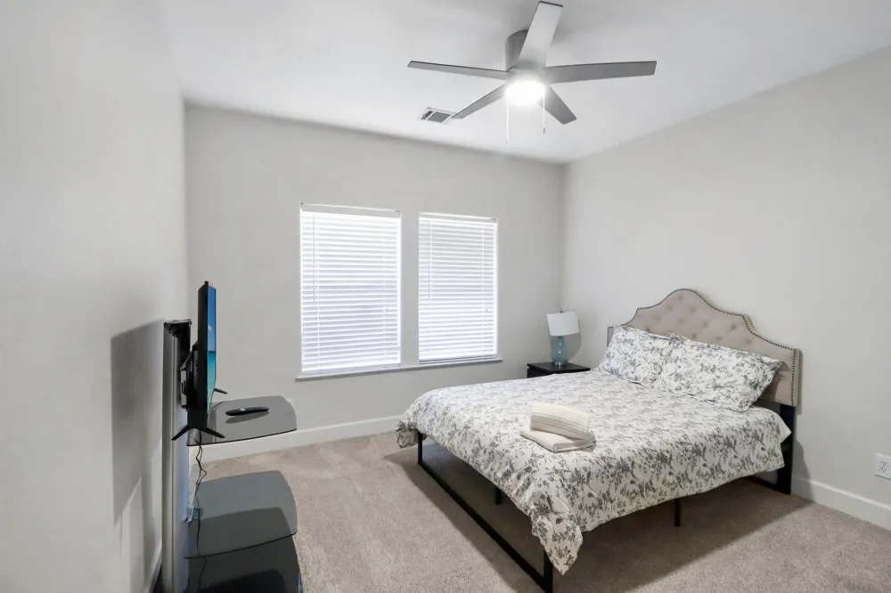 3045 Clinton Drive Houston, TX 77020