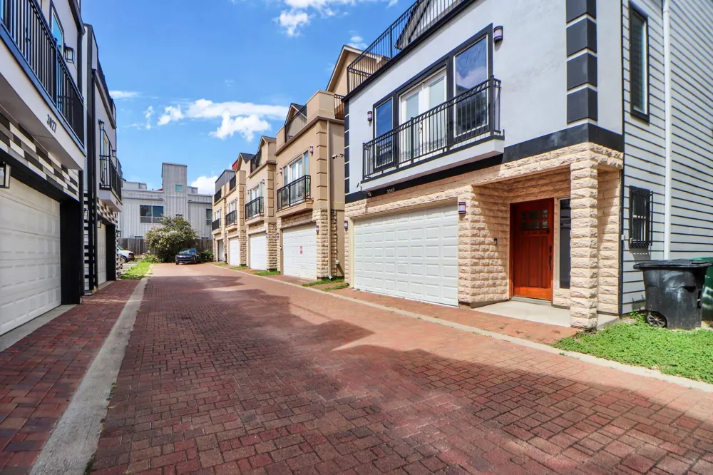 3045 Clinton Drive Houston, TX 77020