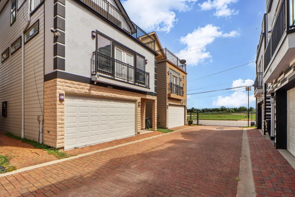 3045 Clinton Drive Houston, TX 77020