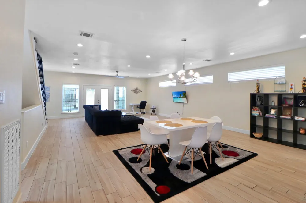 3045 Clinton Drive Houston, TX 77020