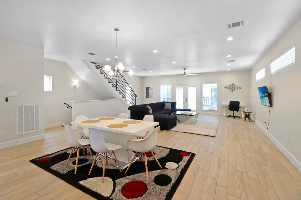 3045 Clinton Drive Houston, TX 77020