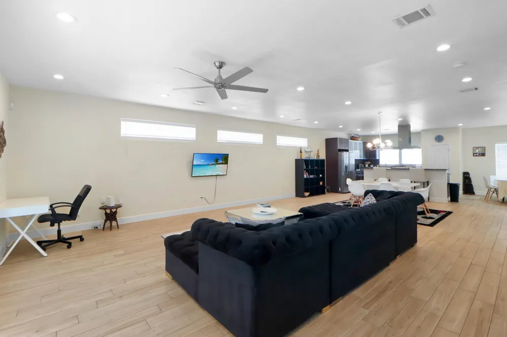 3045 Clinton Drive Houston, TX 77020