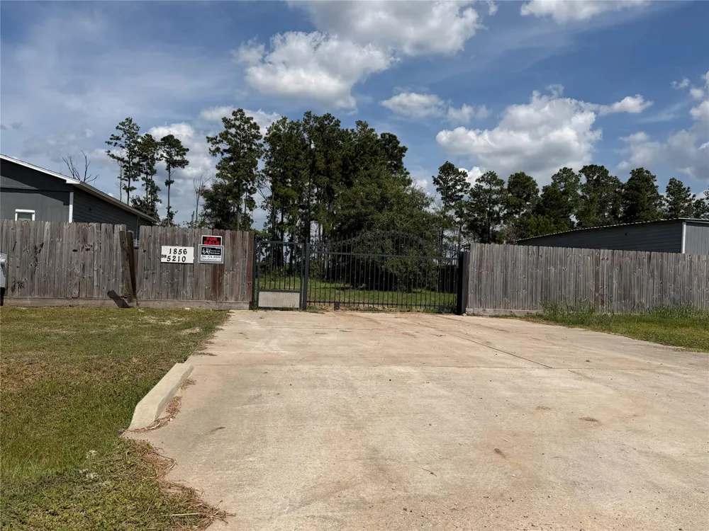 1856 Road 5210 Cleveland, TX 77327