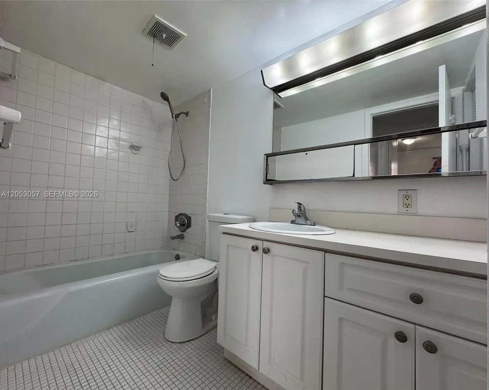 7208 Fairway Dr #I14 Miami Lakes, FL 33014