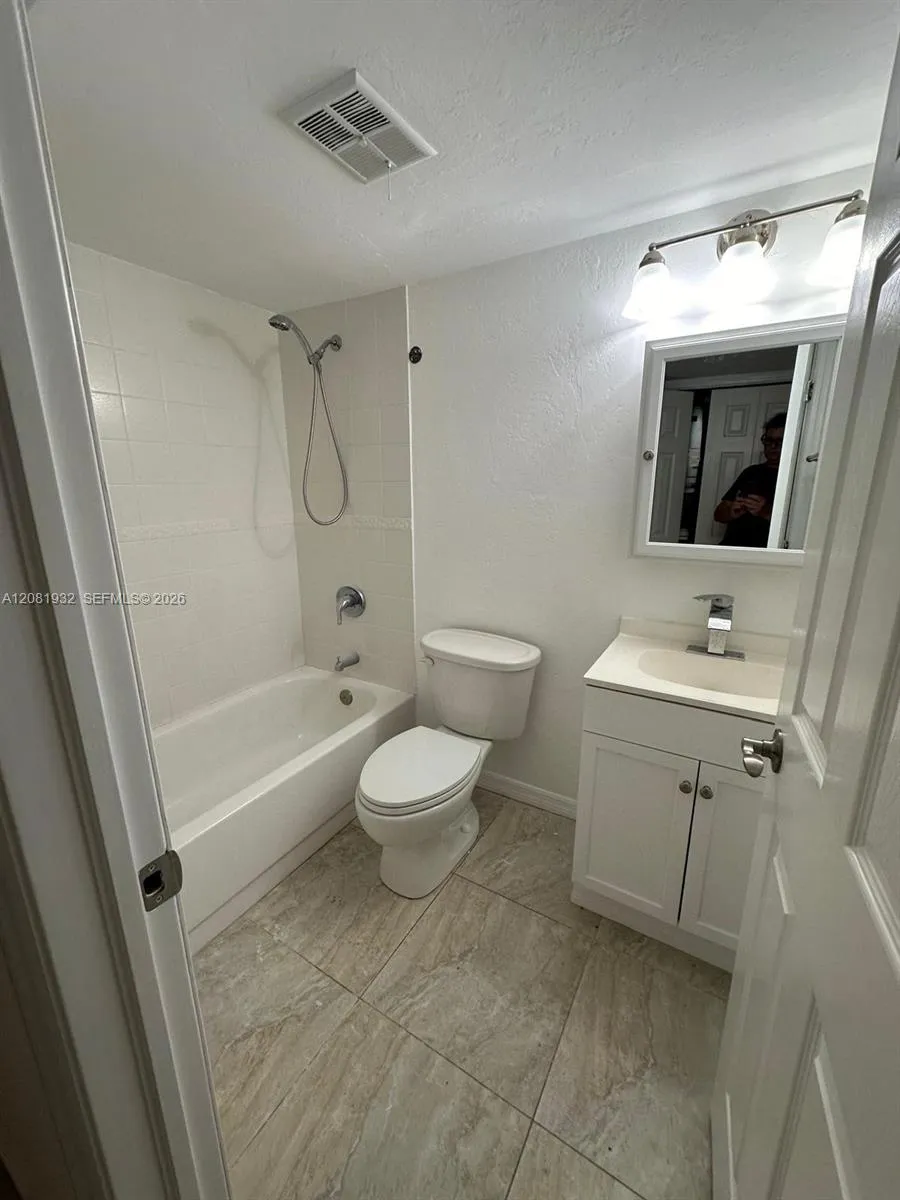 12642 Kenwood #B Fort Myers, FL 33907