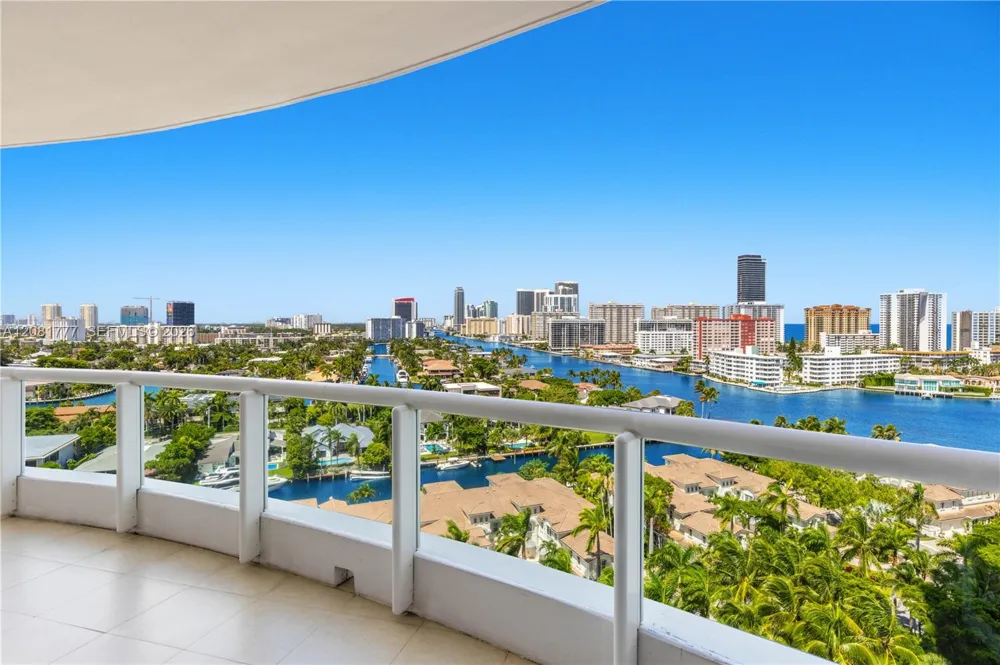 21200 NE Point Pl #1404 Aventura, FL 33180