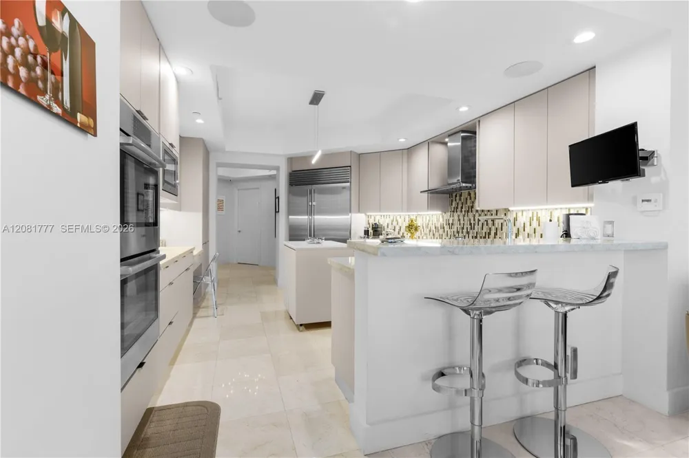 21200 NE Point Pl #1404 Aventura, FL 33180