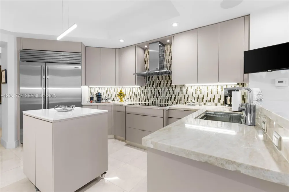 21200 NE Point Pl #1404 Aventura, FL 33180