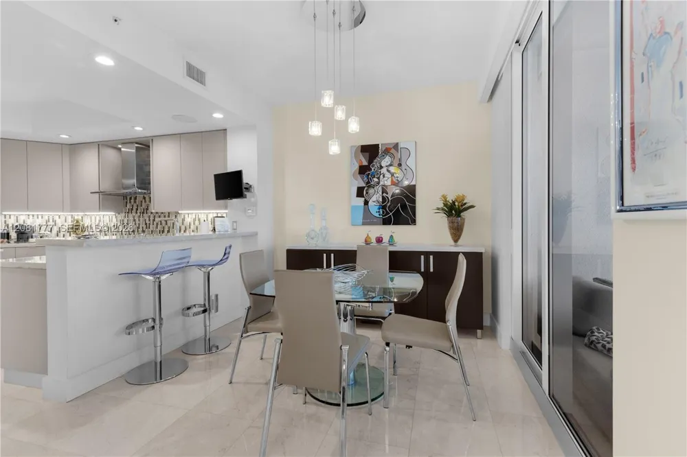 21200 NE Point Pl #1404 Aventura, FL 33180