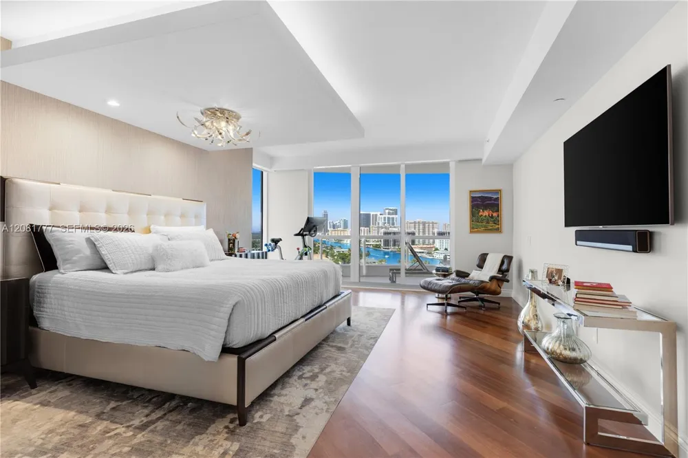 21200 NE Point Pl #1404 Aventura, FL 33180