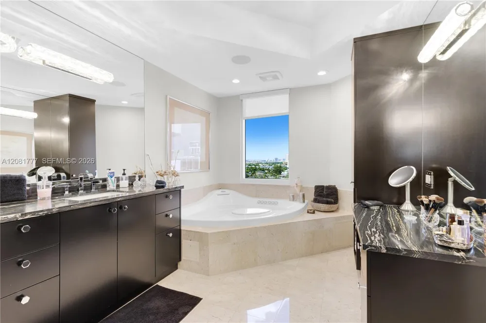 21200 NE Point Pl #1404 Aventura, FL 33180