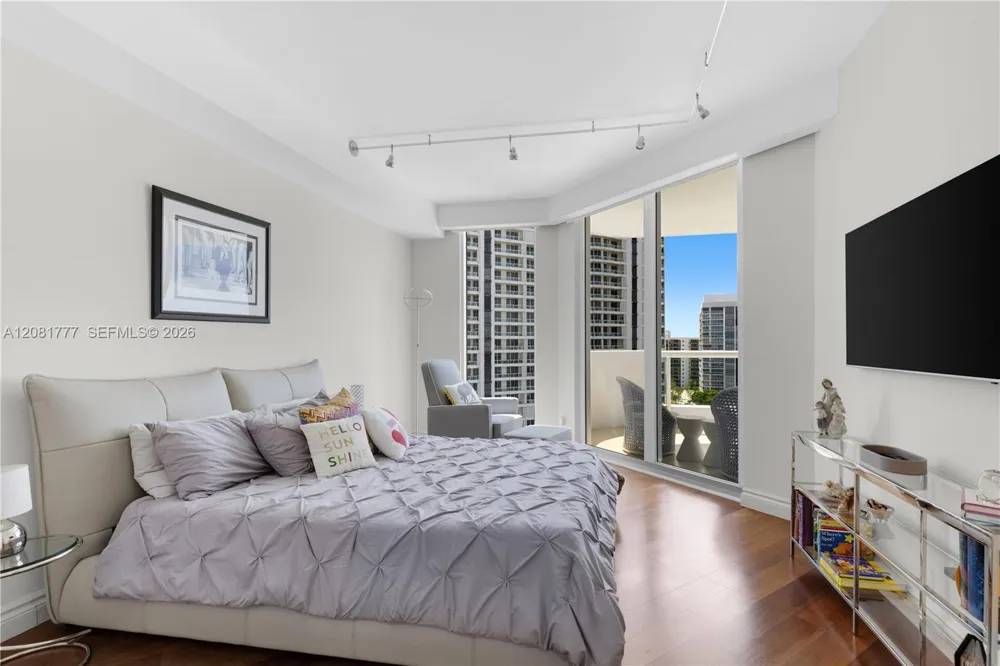 21200 NE Point Pl #1404 Aventura, FL 33180