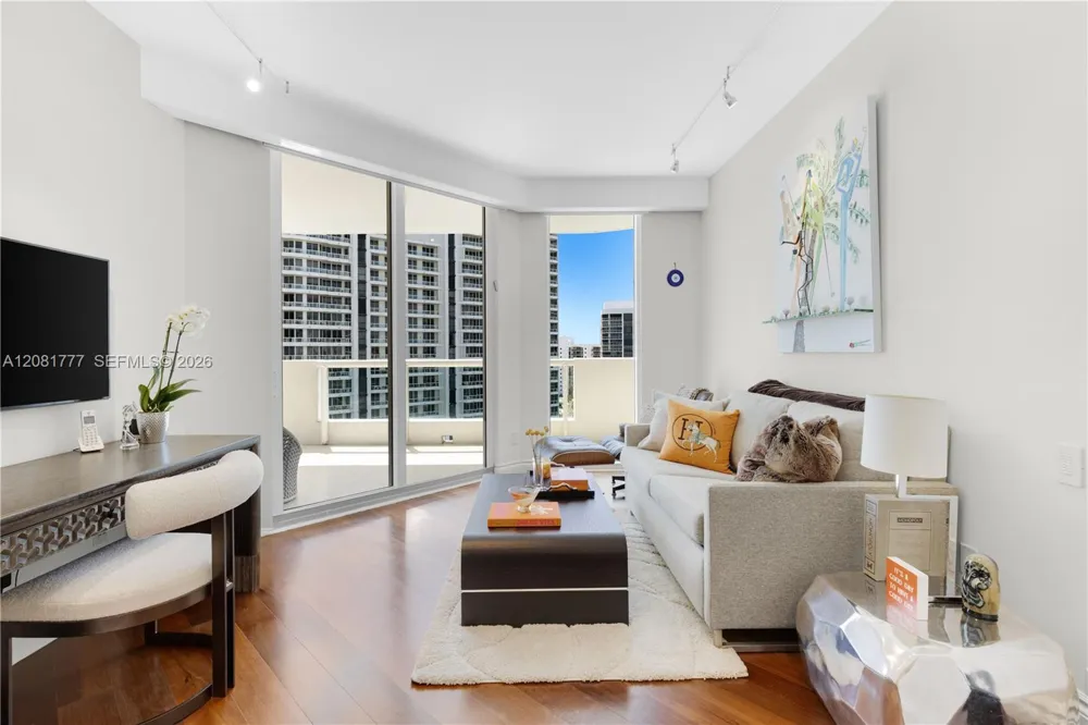 21200 NE Point Pl #1404 Aventura, FL 33180