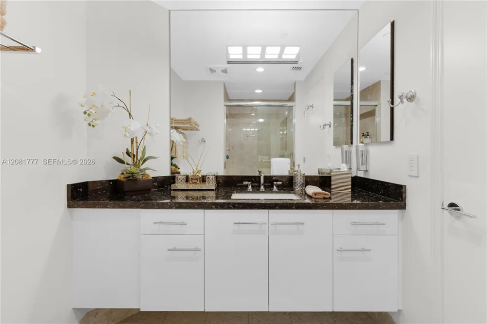 21200 NE Point Pl #1404 Aventura, FL 33180