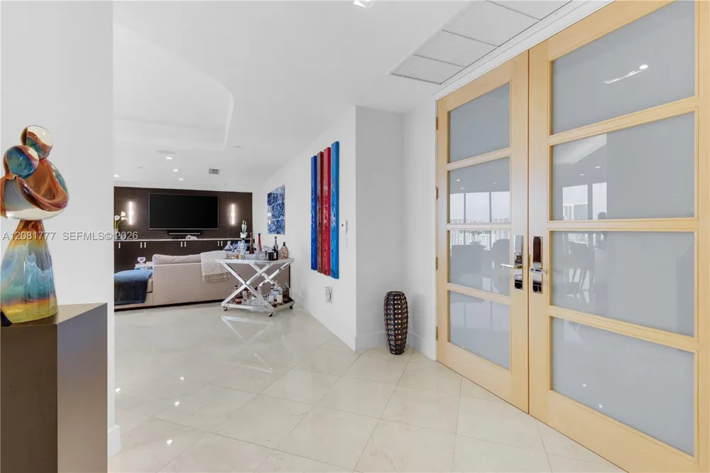 21200 NE Point Pl #1404 Aventura, FL 33180