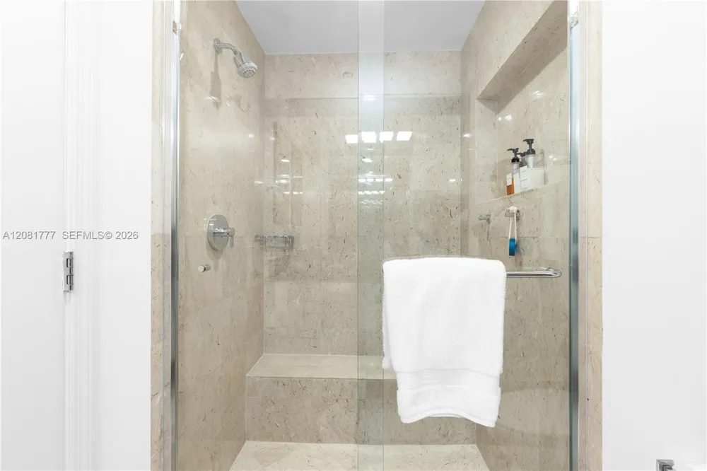 21200 NE Point Pl #1404 Aventura, FL 33180