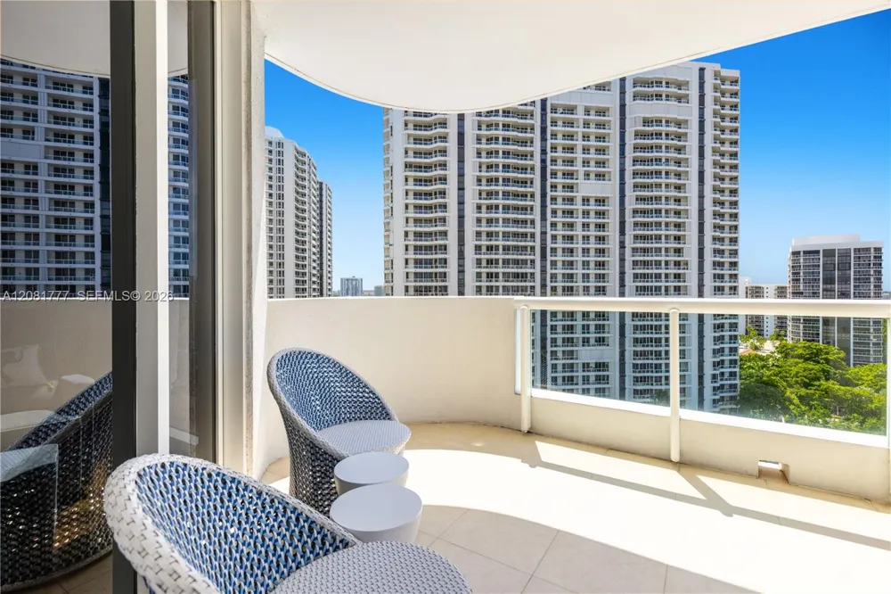 21200 NE Point Pl #1404 Aventura, FL 33180