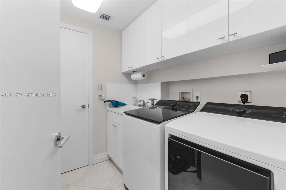 21200 NE Point Pl #1404 Aventura, FL 33180