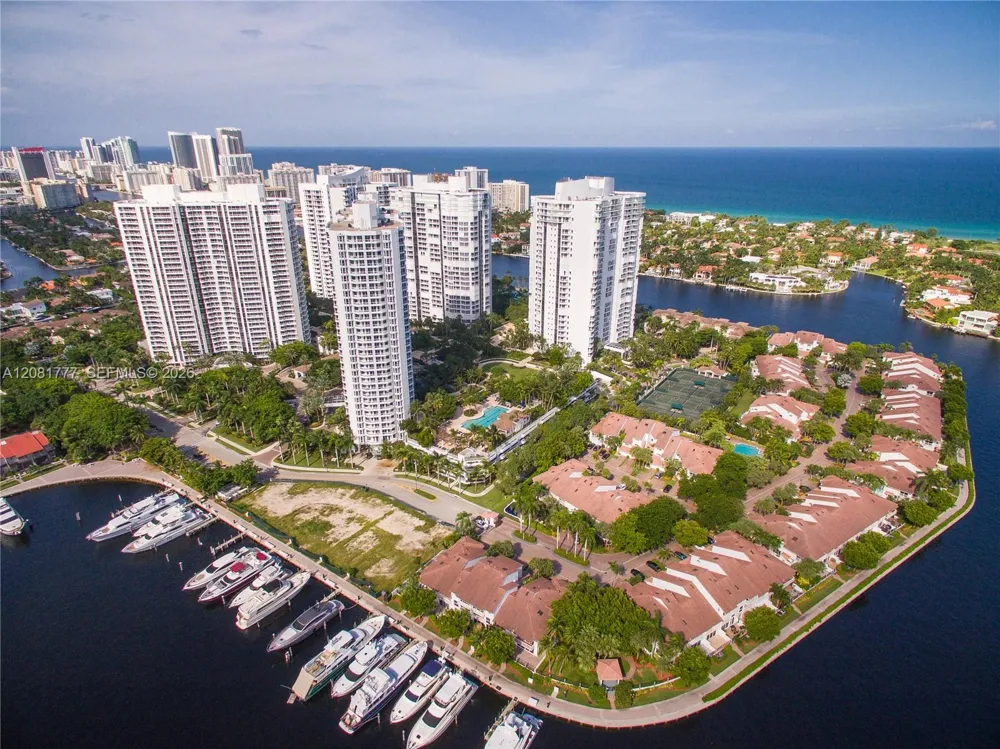 21200 NE Point Pl #1404 Aventura, FL 33180