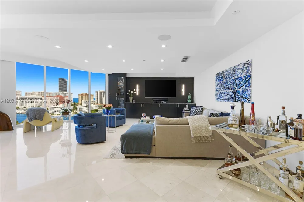 21200 NE Point Pl #1404 Aventura, FL 33180