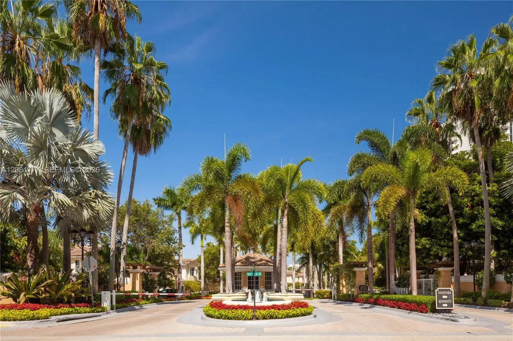 21200 NE Point Pl #1404 Aventura, FL 33180
