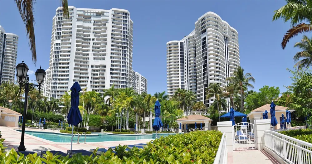 21200 NE Point Pl #1404 Aventura, FL 33180