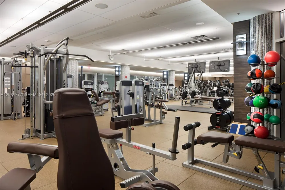 21200 NE Point Pl #1404 Aventura, FL 33180