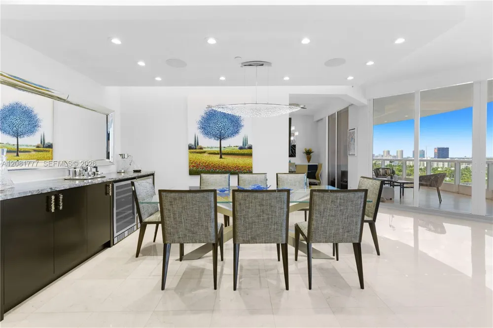21200 NE Point Pl #1404 Aventura, FL 33180