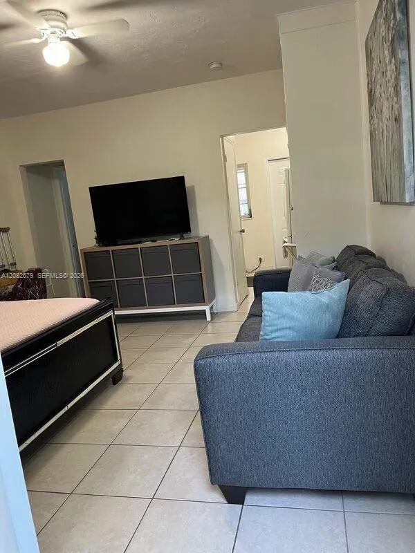 730 SW 10th St #1 Miami, FL 33130
