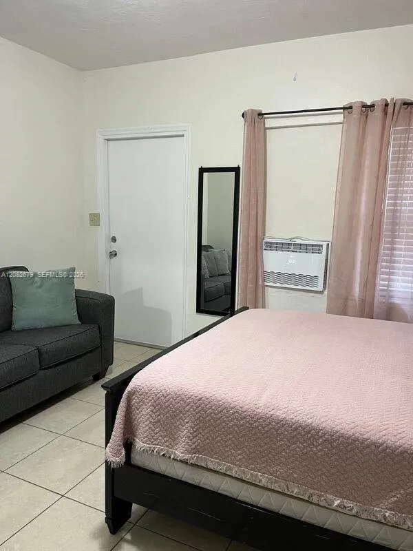 730 SW 10th St #1 Miami, FL 33130