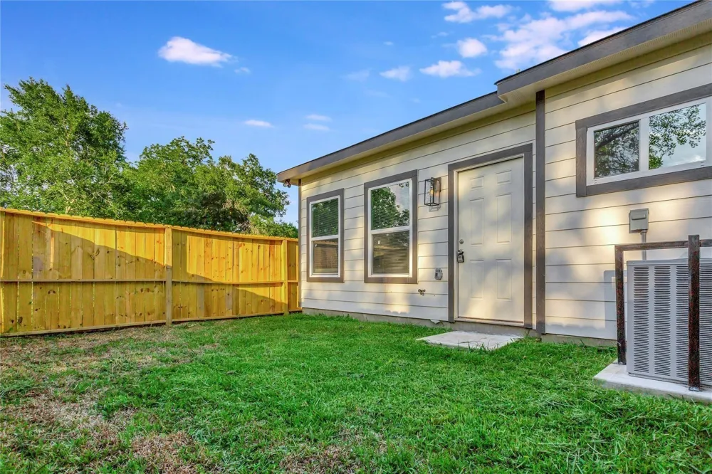 6824 Dumble Street #B Houston, TX 77021