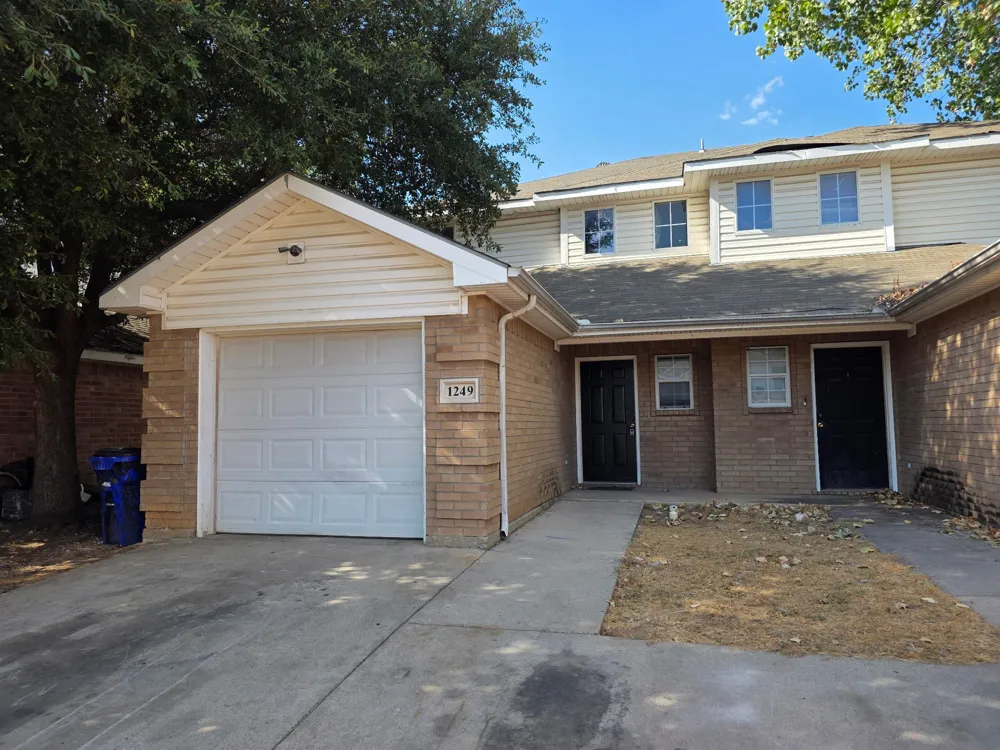 1249 Village Garden Drive Azle, TX 76020