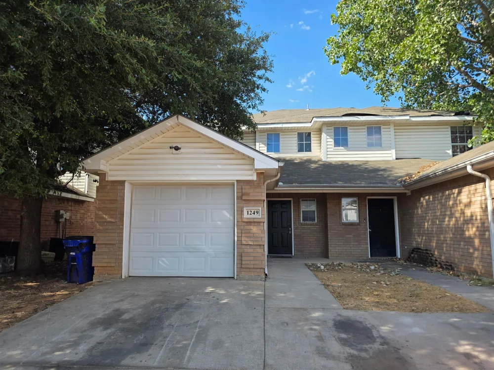 1249 Village Garden Drive Azle, TX 76020