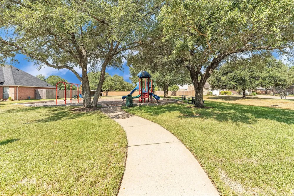 7318 Crestbury Lane Cypress, TX 77433
