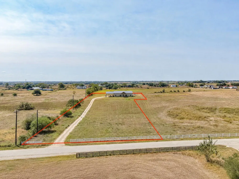 487 County Road 301 Shiner, TX 77984
