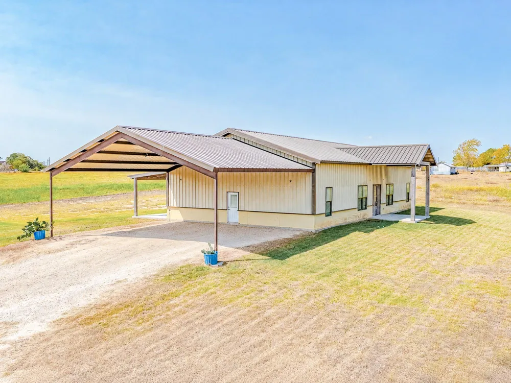 487 County Road 301 Shiner, TX 77984