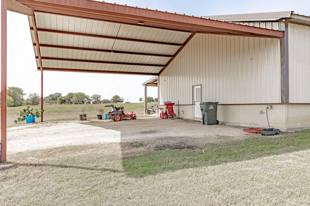 487 County Road 301 Shiner, TX 77984