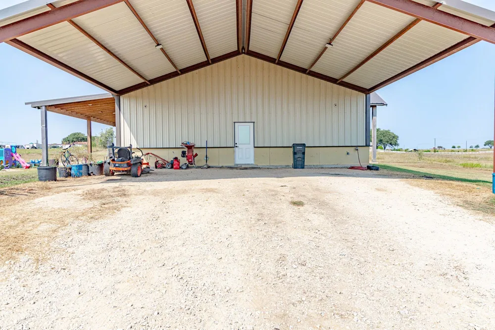 487 County Road 301 Shiner, TX 77984
