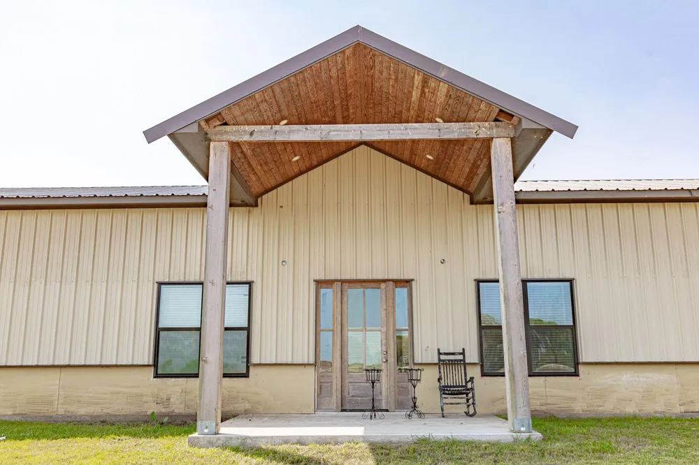 487 County Road 301 Shiner, TX 77984